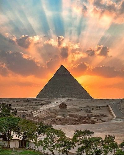 Giza Pyramid in hindi